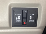 リアドアは乗り降りに便利な両側電動スライドドアです。また運転席に座っていながらスイッチ操作で自在にスライドドアを開け閉めできます。