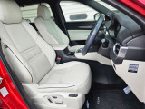 【運転席パワーシート&ドライビングポジションメモリー機能】運転手にあったシートパターン設定可能です。