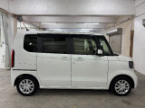 『両側電動スライドドア』 スーパーなどでの狭い駐車場でも乗り降りが楽々♪お子様が隣の車にドアを当ててしまう心配もございません!小さなお子様連れの方もこれで安心