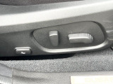 【パワーシート】スイッチ一つで簡単にシートの微調整が可能!電動だから力もいりません!快適なシートポジションにセットして、快適なドライブをお楽しみください。