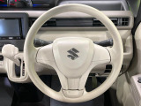 インテリアに合わせたデザインのステアリングは、運転される方のことも考え、運転しやすい形状、大きさです。是非一度、実際に触ってお確かめください。