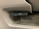 ハンドルの左下にETCがついています。高速道路の料金所の通過も楽々です。 カードの取り出しもしやすい場所についています。