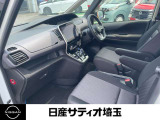 助手席も広く、スムーズに乗り降りいただけます!