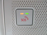 エアバッグ作動時や後突時、もしくは車内のSOSボタンを押した際に緊急通報オペレーターに連携し、救急・警察を手配します。更にオペレーターにも連携、お客様のご要望に応じてロードサービスの手配を行います。