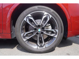 BMW承認の純正タイヤを装備しております☆お問合せ(無料ダイヤル)0078-6002-613077迄お待ちしております。大阪府吹田市芳野町5-55 毎水曜、第二・第三火曜日定休 営業時間10:00〜18:00
