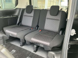 サードシートもスライドしますので荷室や足元の広さ調整ができます。