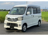 車両の品質管理は室内展示場を完備しておりますので、品質を保った状態の車両をご覧いただけます。