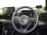 運転席まわりです。 各操作スイッチは使いやすい位置に配置されてます。