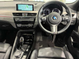コックピットは、BMWらしくセンター・コンソールがドライバーに向けて傾けられた設計になっています。