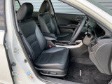 ステアリングスイッチです!!運転中のオーディオの音量やソースの変更も手元で出来ますよ!!