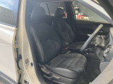 運転席まわりです。運転席からの視界が左右に広く隅々まではっきりと見渡せます!クルマの前端も把握しやすく安心して運転できます!
