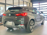 BMWのメカニックによる、100項目の納車前点検エンジン、ミッション、マフラー、電気系統やコンピュータなどを詳細に点検します。交換基準の部品があれば、純正部品を使用し整備した後にお客様にお渡しします。