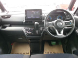 操作しやすい運転席廻り!操作パネルも使いやすい!!ドライブが楽しくなります!
