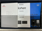 スマートキーは鍵をバッグに入れたままでもドアロックの開閉やエンジンのON・OFFができます。夜間や雨の日も鍵を探さなくて良いので便利です。