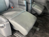 【オットマン付セカンドシート】足を延ばしてリラックスしたいときに便利なオットマン!ロングドライブや仮眠の際にもゆったり快適にお過ごしいただけます♪