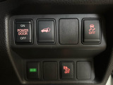 【パワーテールゲート】運転席スイッチやスマートキーからもテールゲートの開閉が可能なパワーテールゲートを装備してます。