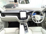 XC60プラグインハイブリッドが入庫しました!電気走行も可能なお車です♪開放的なパノラマガラスサンルーフに高音質サウンドも付きドライブがより楽しくなることでしょう♪是非ご覧にお越しくださいませ♪