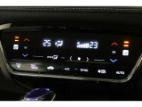 運転席と助手席の温度設定の変更が可能な左右独立タイプのデュアルエアコンです♪♪♪暑がりな人・寒がりな人も誰もが車内を快適にお過ごしいただけます♪♪♪