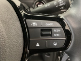 【アダプティブ・クルーズ・コントロール】予め設定した車速内でクルマが自動的に加減速。 前走車との適切な車間距離を維持しながら追従走行し、高速道路でのドライバーの疲労を軽減してくれる嬉しい機能付♪