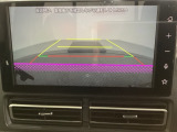 バックでの車庫入れも安心です! リアカメラが付いているバックモニター付のディスプレイオーディオを装備しております。操作線もついており距離感も画面から確認できます。