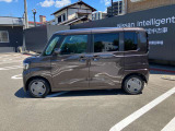 スライドドアは狭い場所でも開閉でき、風が強い日でも安心して開閉可能です。