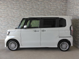 オプションになりますが、ボディーコーティングもご用意しております。洗車などのお手入れも楽になりますよ。