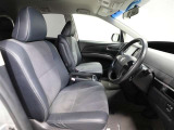 ゆったり室内で運転もしやすいです♪使い勝手の良い配置も考えられています!!