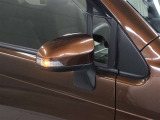 サイドターンランプ付きドアミラー。車両のドレスアップと右左折時の被視認性を兼ね備えたお洒落なミラーです。