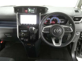 運転席からの視界はこんな感じです☆お気軽にご来店いただき、実際に座って是非お確かめください。ドライバーに寄り添う快適な操作フィールをもたらすステアリングです。