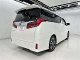 広々とした車内空間に優れた燃費性能。更にデザインも上質で人気のお車です!