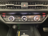 運転席と助手席にシートヒーターが付いています☆寒い時期に腰周りを温めてくれるので体全体が温まりやすいのは勿論、暖房と違い顔に風が当たらないので、乾燥肌やドライアイの方でも大丈夫☆