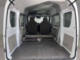 【多彩なシートアレンジ】背もたれを倒すとより多くの荷物を乗せることができます。