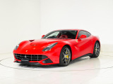 ボディカラーはRosso Corsa(赤)にインテリアはRosso Ferrari(赤)の組み合わせでございます。