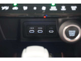 充電用USB端子付き。スマートフォンなどの充電に便利です。