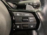 【アダプティブ・クルーズ・コントロール】予め設定した車速内でクルマが自動的に加減速。 前走車との適切な車間距離を維持しながら追従走行し、高速道路でのドライバーの疲労を軽減してくれる嬉しい機能付♪