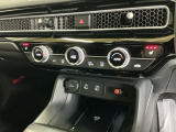 運転席/助手席シートヒーターで寒い日もすぐに温かくなり快適に過ごせます。3段階の温度調整が可能です。