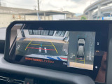 【パノラミックビューモニター】専用のカメラにより、上から見下ろしたような視点で360度クルマの周囲を確認することができます☆死角部分も確認しやすく、狭い場所での切り返しや駐車もスムーズに行えます。
