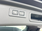 【パワーバックドア】スマートキーや運転席のボタンを押すだけでリアゲートが自動で開閉します!荷物を持っている時や、高い位置にあるバックドアを閉める際に便利な機能です♪