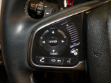 【ステアリングリモコン】ステアリングにオーディオ調節可能なスイッチが装備されていますので運転中でも視線をそらさずにオーディオの調節が可能です!