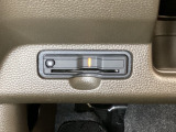 ハンドルの左下にETCがついています。高速道路の料金所の通過も楽々です。 カードの取り出しもしやすい場所についています。