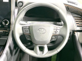 【純正革巻きステアリング】上質な革を使用することで、手にしっかり馴染みとても運転しやすいハンドルです♪