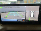 アラウンドビューモニターで車の周囲の情報が室内でわかります。