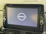 【純正9型ナビ】人気の大型9インチナビを装備。存在感のある大画面はインパクト大!ナビ利用時のマップ表示は見やすく、テレビやDVDは臨場感がアップ!いつものドライブがグッと楽しくなります♪