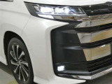LEDヘッドライトです。デザイン性がよくとても明るいので、夜間の走行や悪天候でも安心です。しかも長寿命!
