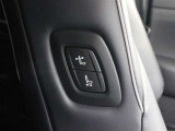 運転席から助手席シートの操作ができます。
