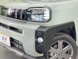 【LEDヘッドライト】悪天候や夜間走行時も良好な視界を確保し安心して運転できる高輝度LEDヘッドライトを装備!点灯速度が早く、消費電力も抑えられています。