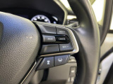 ハンドル右側にはクルーズコントロールのスイッチが装備され運転中の操作も安心して行えます。