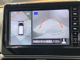 【アラウンドビューモニター】車を上から見下ろしているかのような映像で周囲の状況がひと目で確認、狭い駐車場に駐車するときも安心です♪