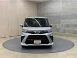 お車購入のポイントとなるフロントマスクです!シャープな目つきが印象的なデザインのヘッドランプです。