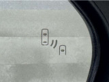 車線変更時の後方確認をアシストしてくれるブラインドスポットモニター!ドアミラーの死角を検知してくれるから車線変更もスムーズです。